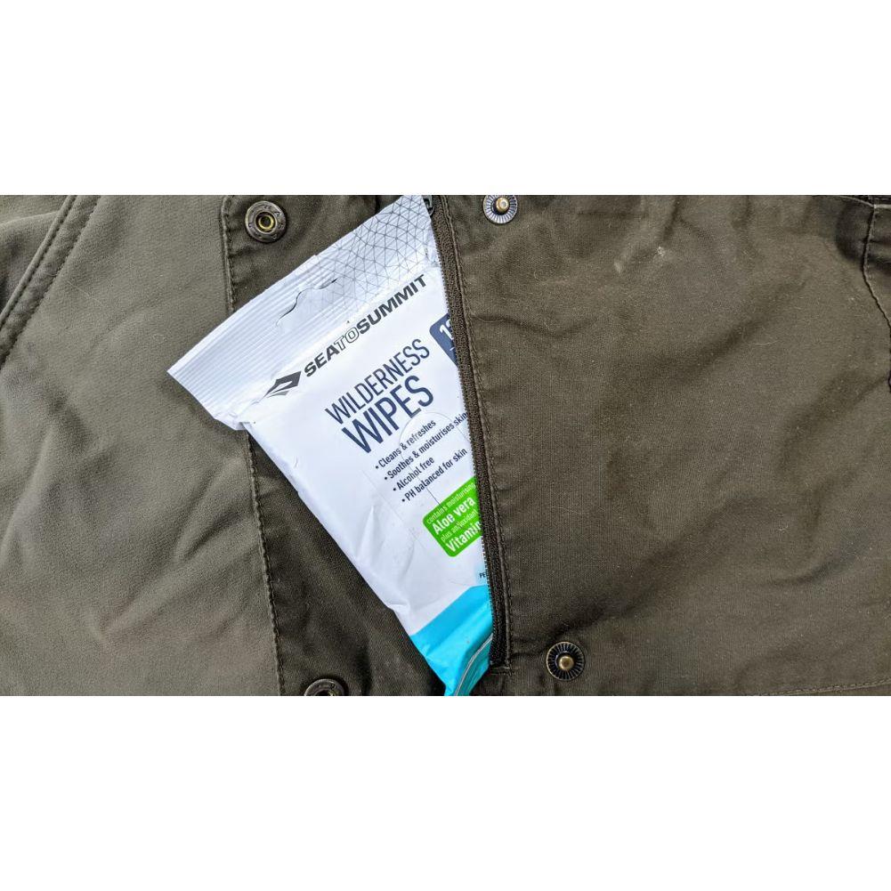 Sea To Summit Wilderness Wipes Compact - 12 Wipes - Image 2