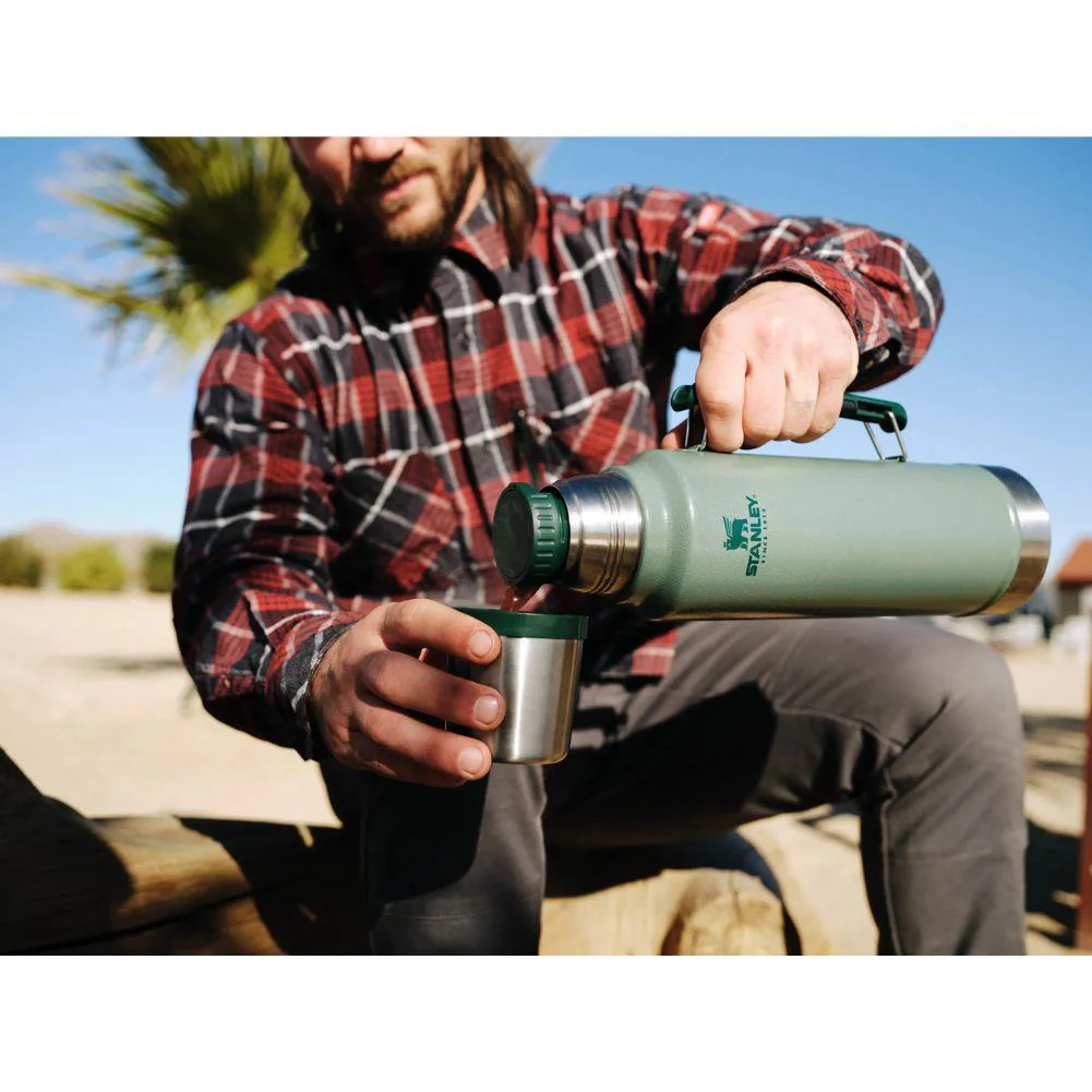 Stanley Classic Legendary Thermal 1L Flask (Matte Black Pebble) - Image 6