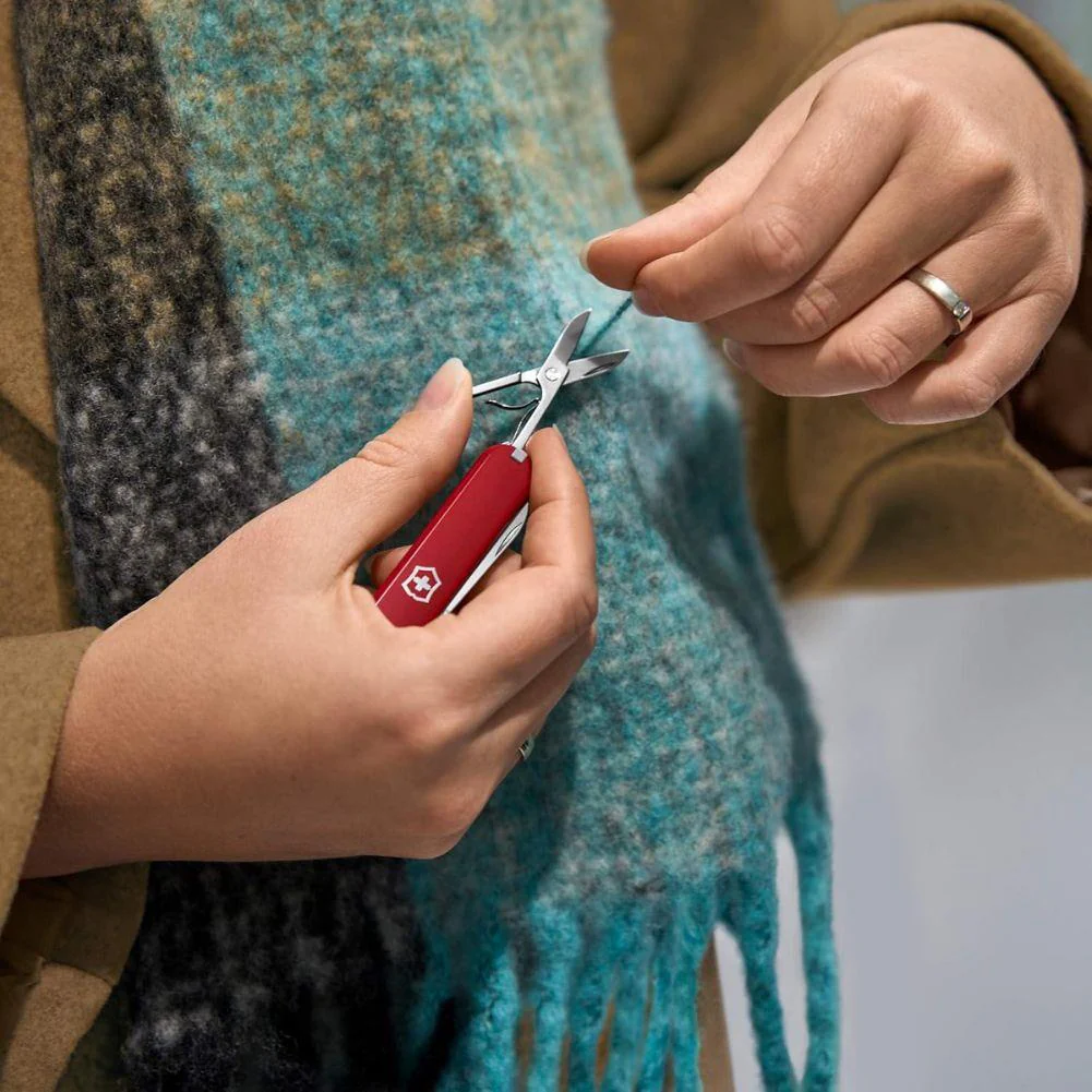 Victorinox Classic SD Swiss Army Knife - Image 4